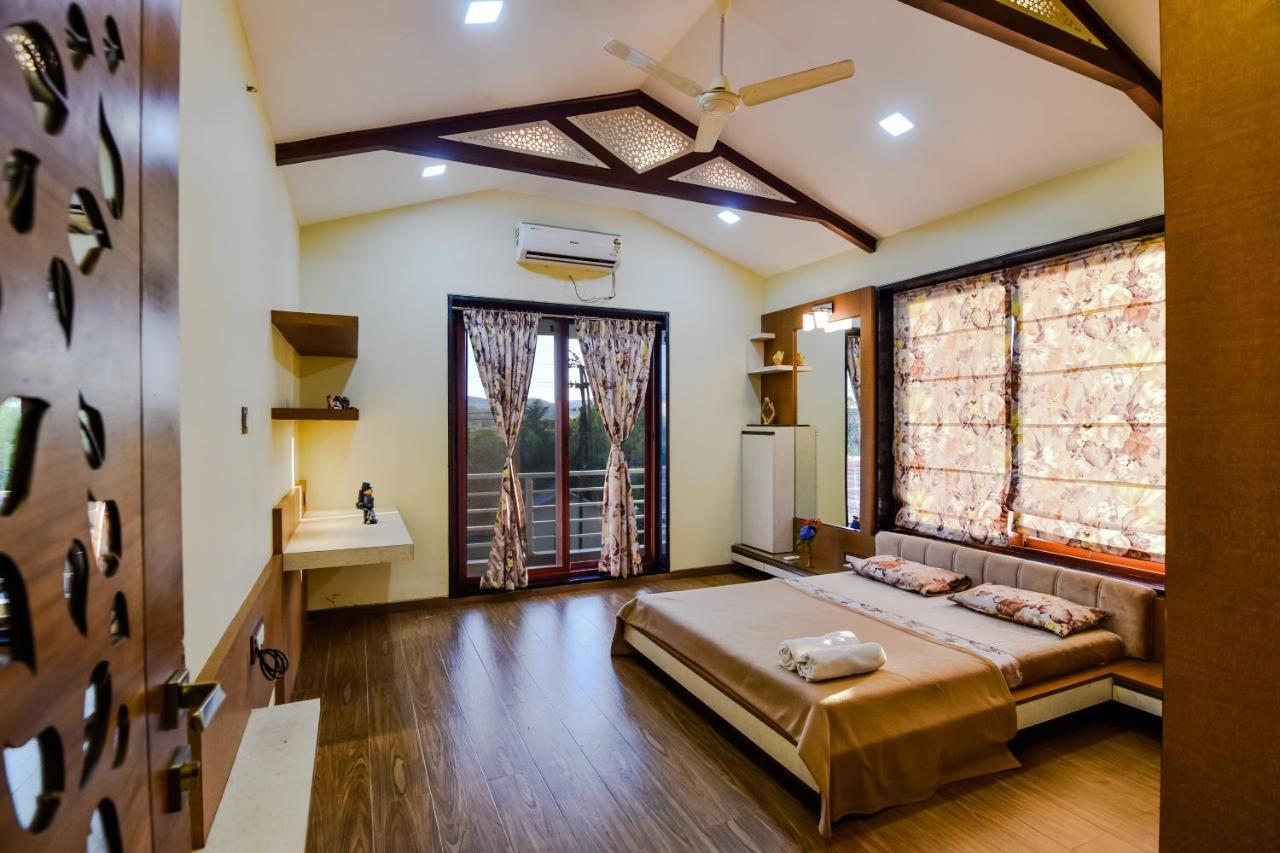 Lifeline Villas - Luxurious Taraangan 4 Mountain View Villa With Biggest Pool And Huge Open Area Лонавла Екстер'єр фото