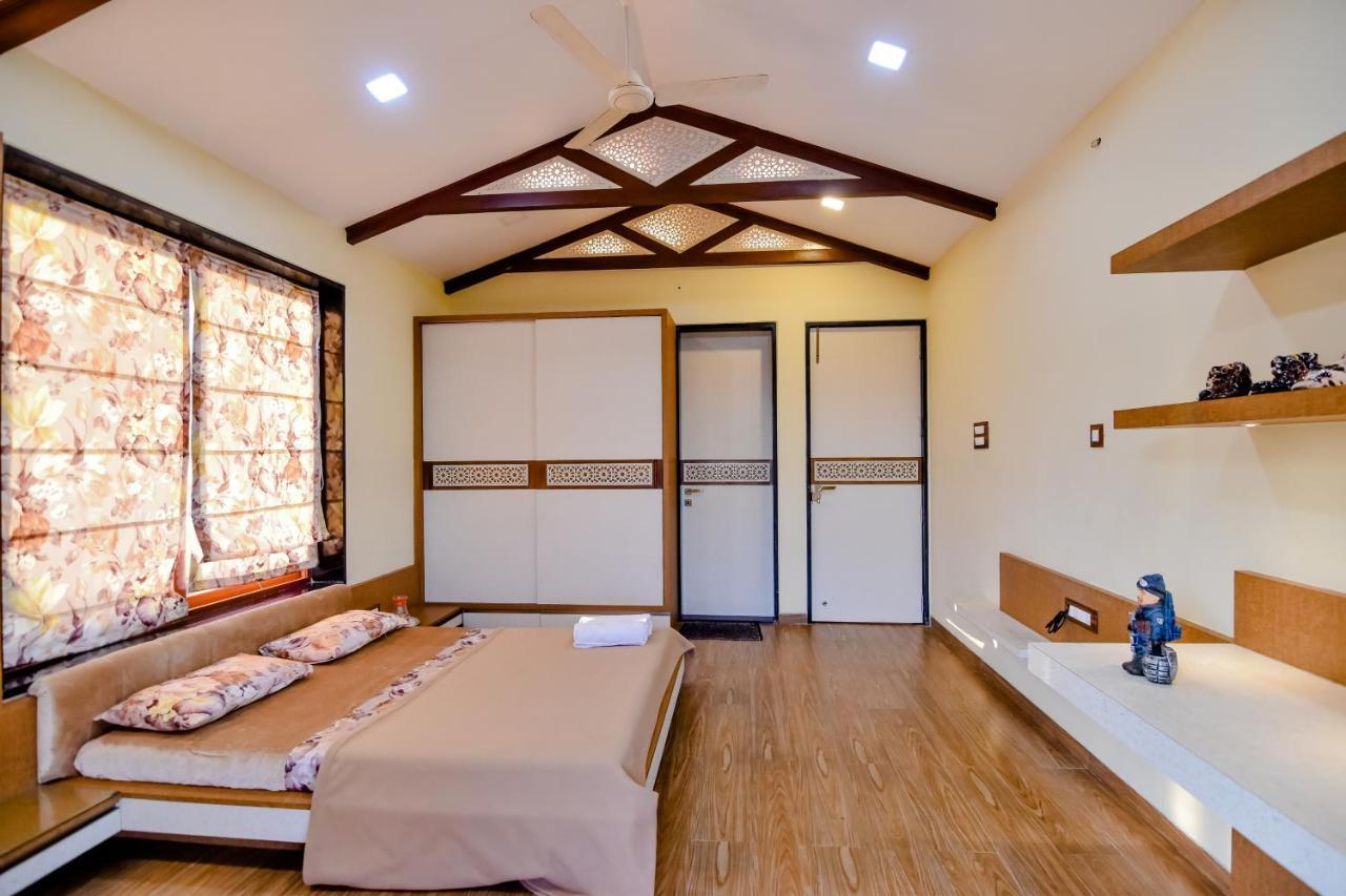 Lifeline Villas - Luxurious Taraangan 4 Mountain View Villa With Biggest Pool And Huge Open Area Лонавла Екстер'єр фото