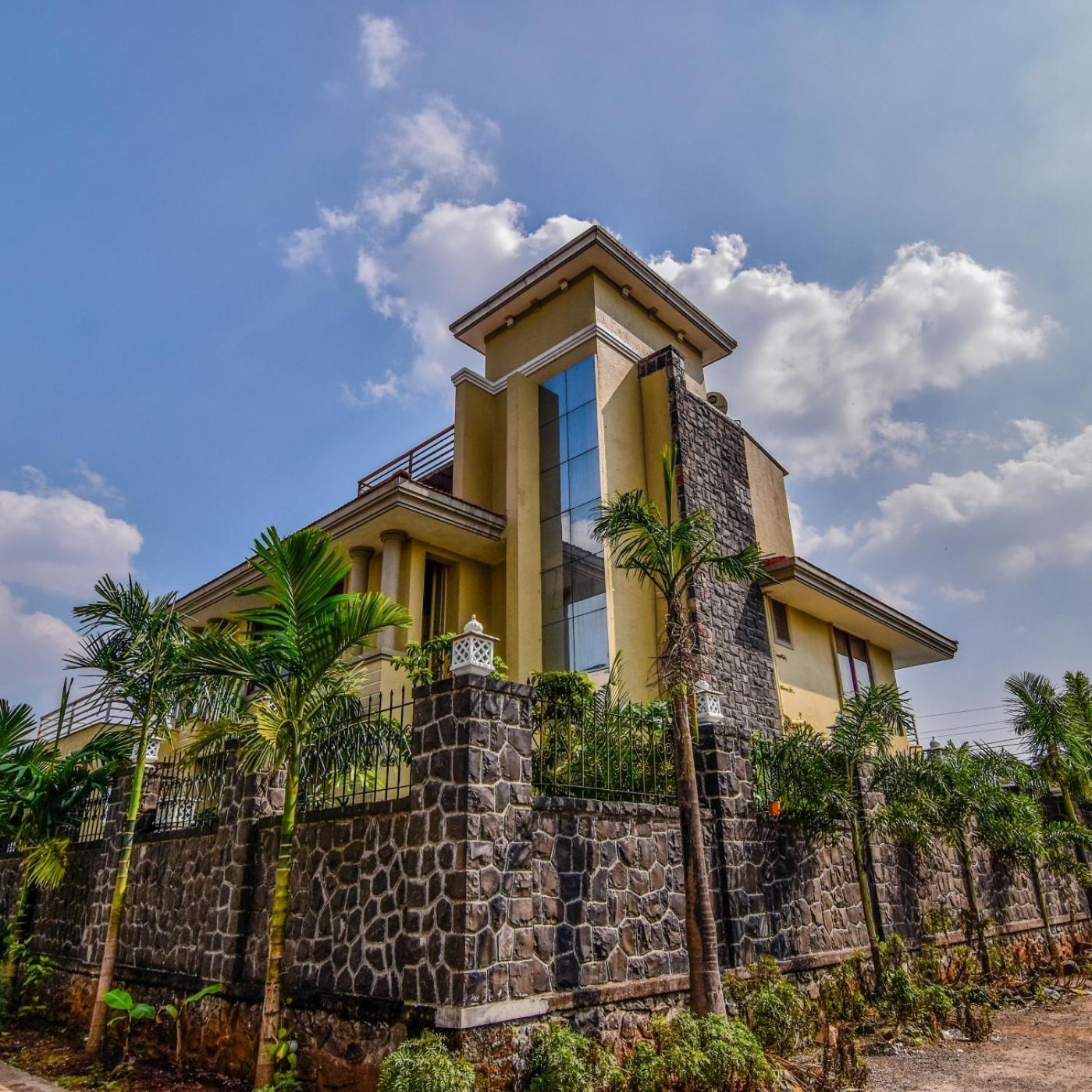 Lifeline Villas - Luxurious Taraangan 4 Mountain View Villa With Biggest Pool And Huge Open Area Лонавла Екстер'єр фото